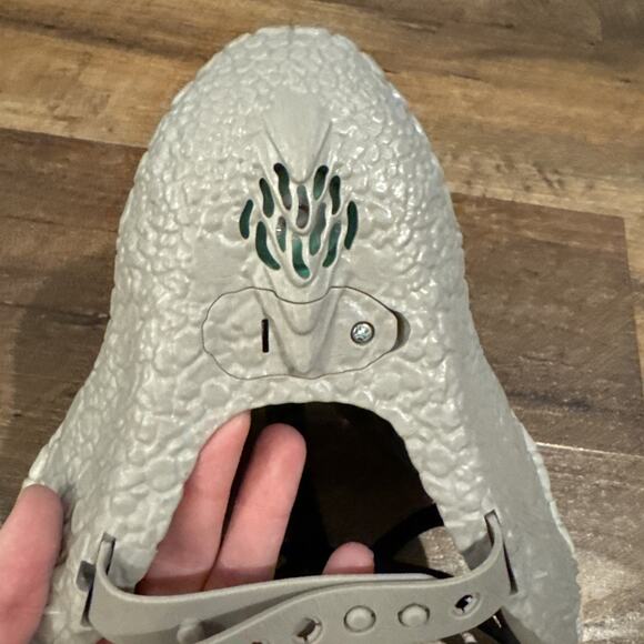 Jurassic World Chaos Theory Atrociraptor Dinosaur Mask W/ Sound Moving Jaw 2024 - Picture 5 of 6